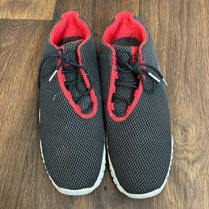 Jordan Future low basketball shoes ‘black red’ size 7Y